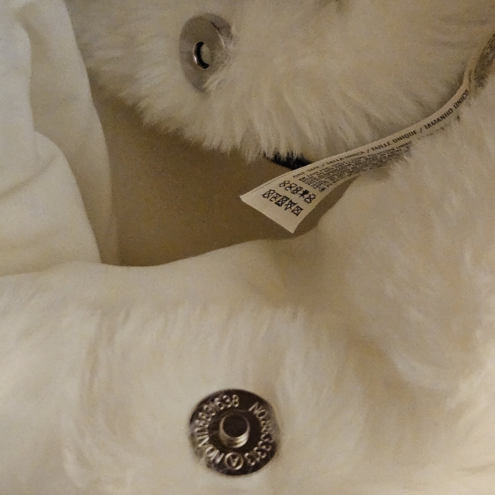 Forever 21 plush white over the shoulder tote bag with magnetic closure snap - Picture 6 of 8